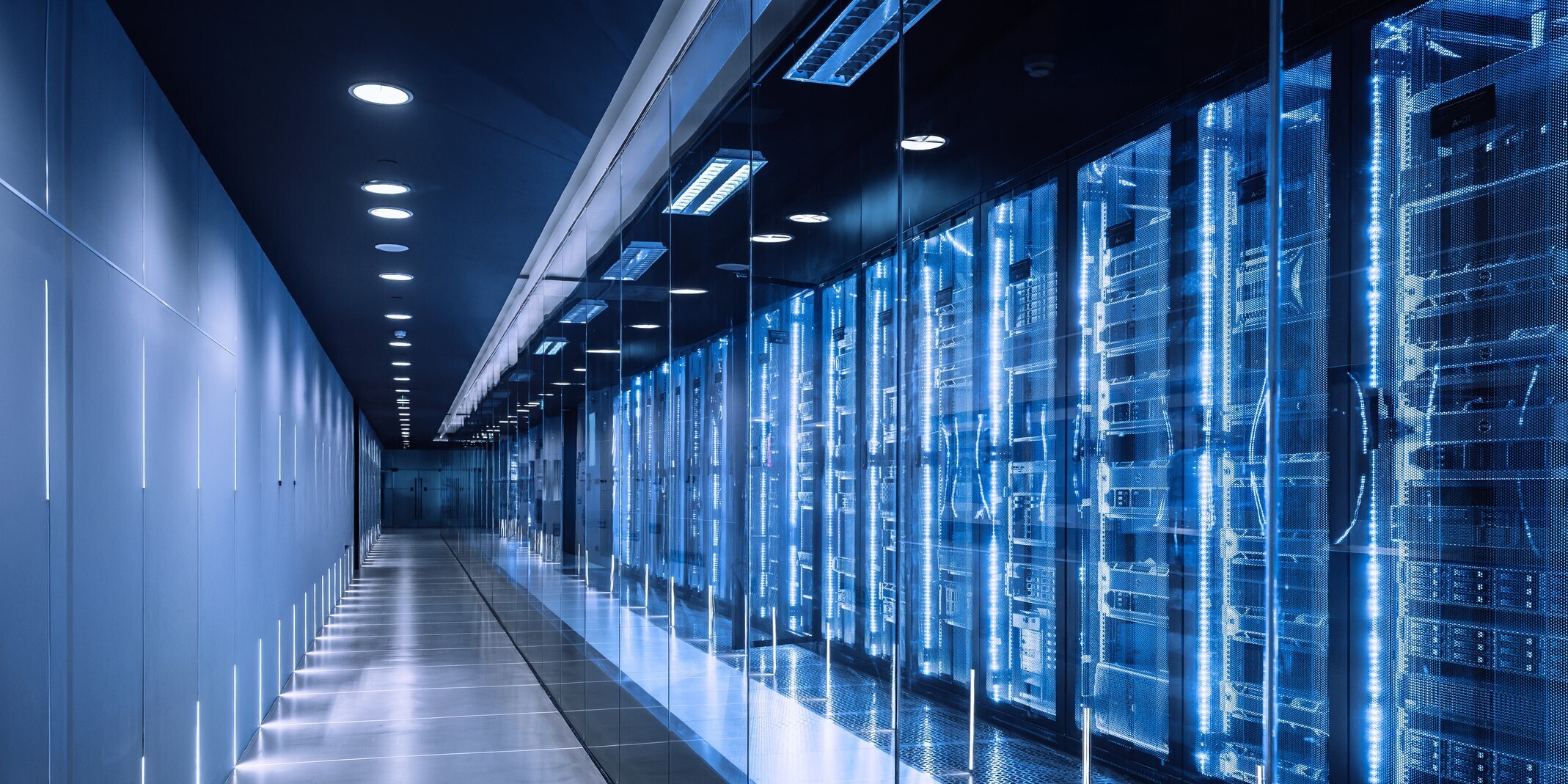 High-Tech-Rechenzentrum mit Server-Racks